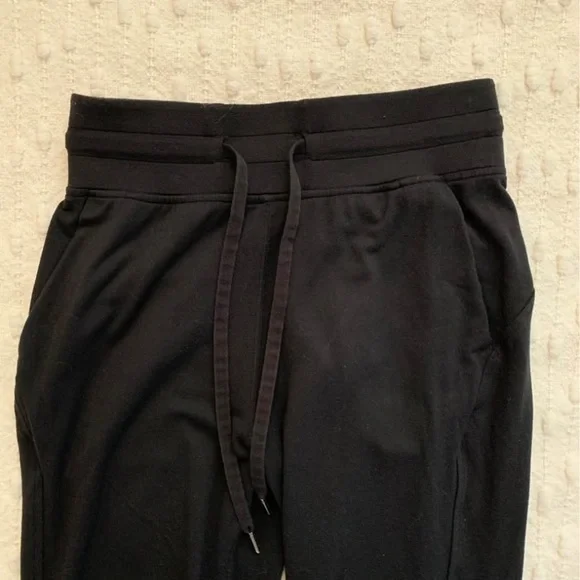 Women’s xs lululemon athletica Black Track Joggers - LIKE NEW - Picture 3 of 4